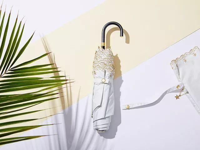 真男人，敢于打太阳伞