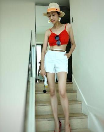 她放弃事业嫁香港男星,婚后被嘲讽为生育机器,身材好气质绝佳!