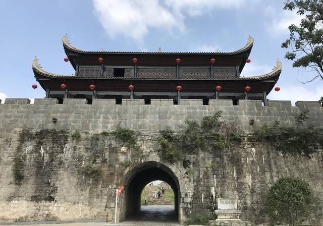 我国唯一“漂”在水上的一座古镇,盛产柚子,为什么至今不修路?