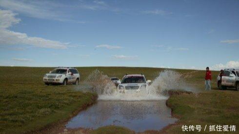 在无人区自驾,为什么晚上不能住车里?