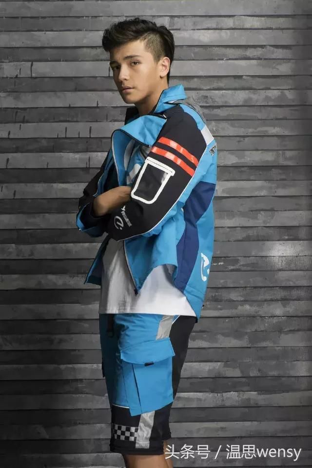 这是外卖小哥的制服？！设计得太潮了吧！