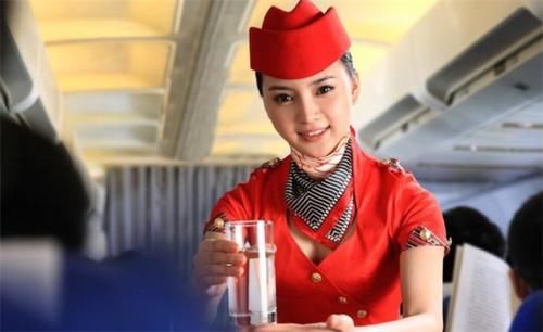 坐飞机时忽然睡醒问空姐到哪儿了，通常空姐都会怎么回答？