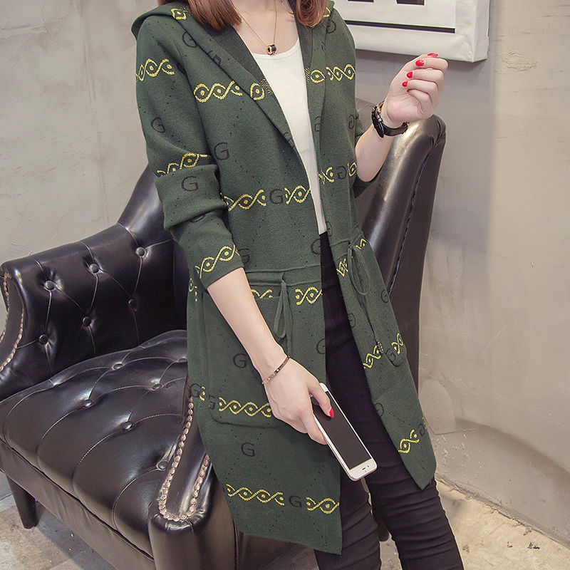 32的老婆，今秋风衣都不穿了，一口买了5件开衫，的确洋气多了