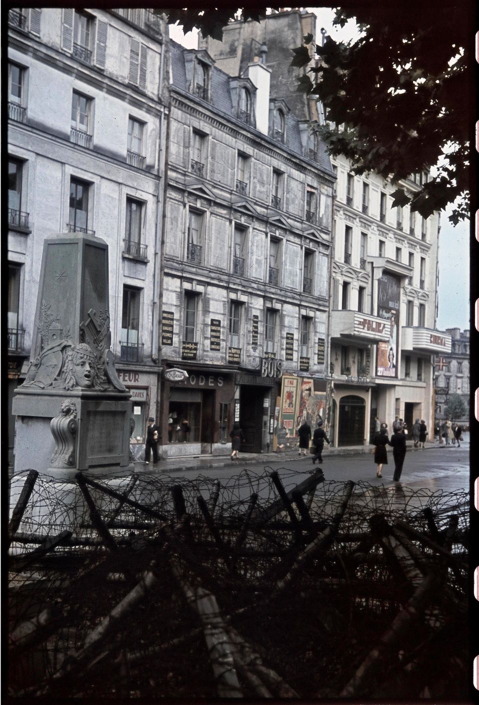 德军占领下的巴黎上色高清老照片 马照跑舞照跳 亡国痛看不到