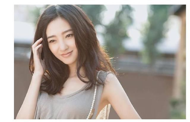 当90斤王丽坤与130斤蒋欣同穿短裤，网友：原来胖也可以很美