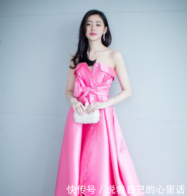 张天爱这条裙子也太好看了！网友我这是看到了啥这裙子不安全