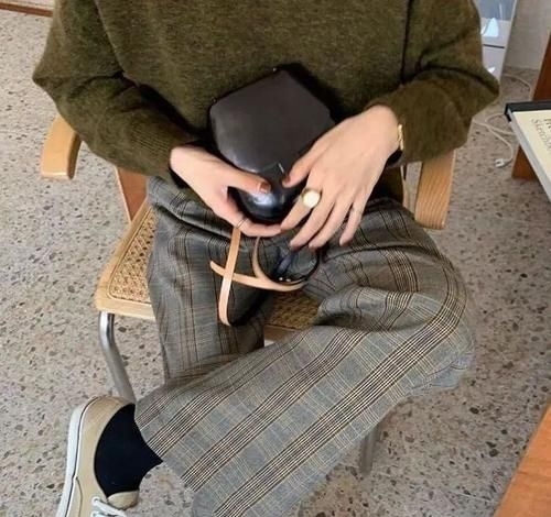  格纹元素@别再穿紧身裤了！“格纹 阔腿”才是今年秋冬最时髦的穿法！
