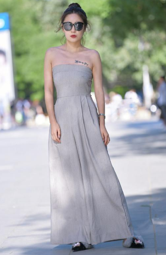 街拍：图1贤惠漂亮，图2风姿绰约，图3时尚甜美的美女令人着迷