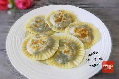  早上@早上用它给儿子做早餐，个个皮薄馅大，不用发面还省事
