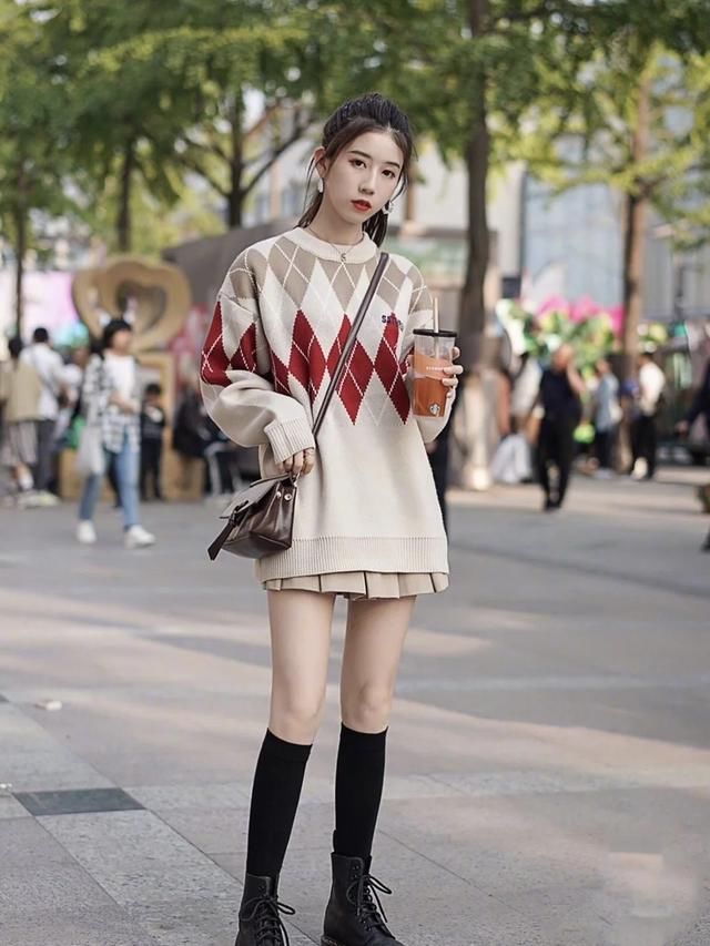  「时髦」这几款袜子很心机，让你不经意间时髦又潮流，时尚要从细节开始