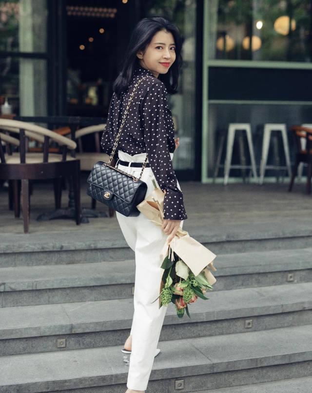  【阔腿裤】春天“女王时尚博主”穿衣搭配构思，波点衬衫配搭乳白色休闲裤子，显瘦又显高