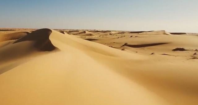 沙漠现70米巨型火坑!烧了48年都不灭:藏35亿吨石油还能烧100年