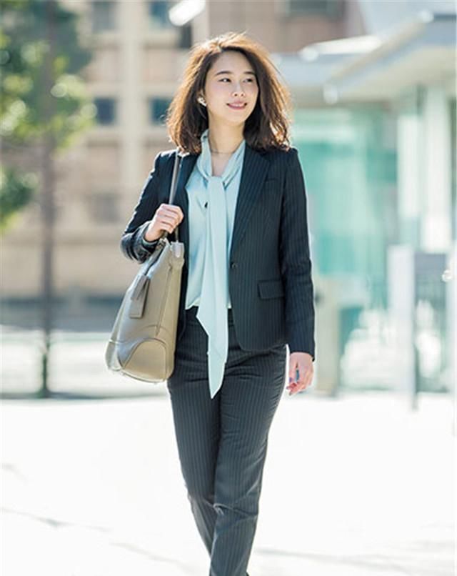 『个性』日常通勤装如何穿出个性与时髦?掌握职场穿搭秘笈,做到这3点就行