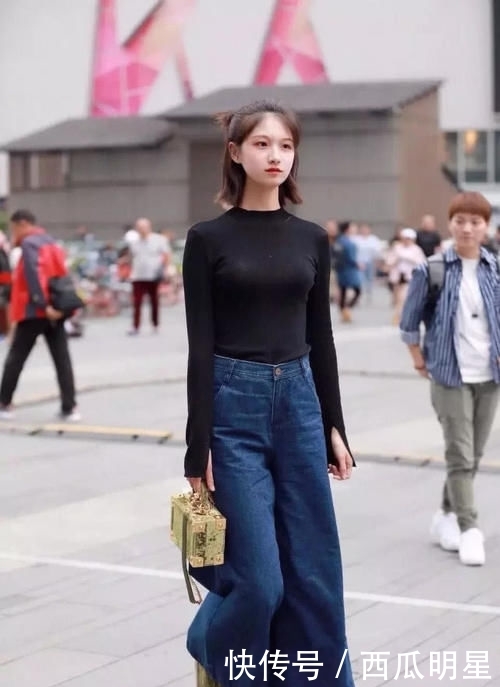 「美女」美女黑色调的搭配气质优雅大方,清爽自然的感觉美美哒