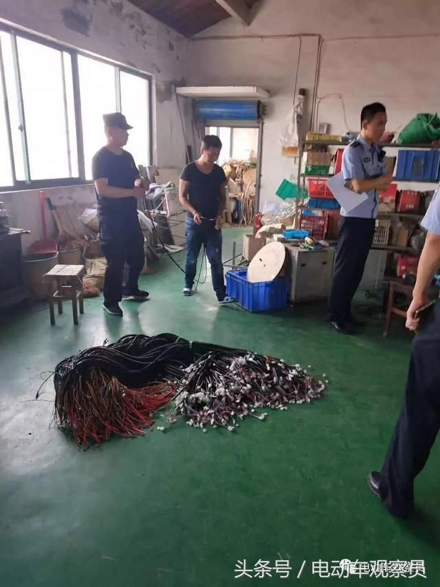电动车厂老板跑路被抓？一张被误传的照片，撕开了混乱的内幕！