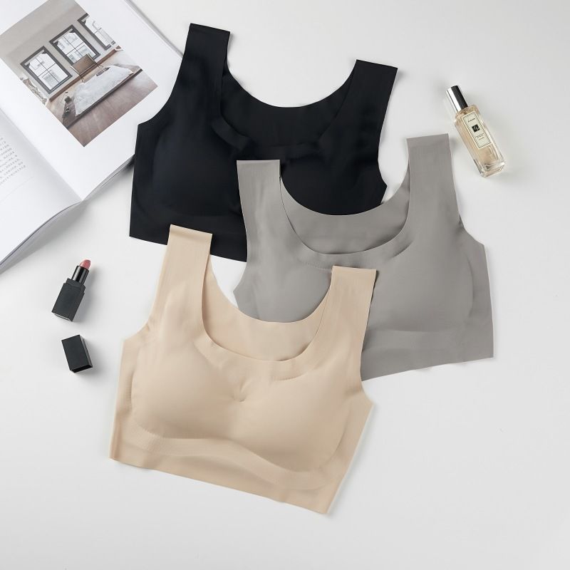 都说女人穿蕾丝三角裤风韵犹存，我试了试，确实性感吸睛