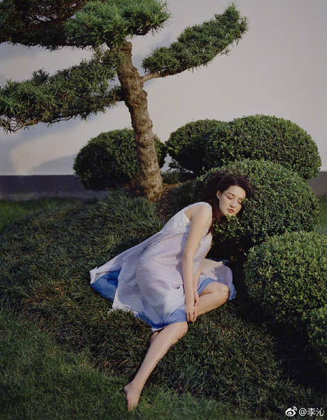 28岁李沁美腻了！一袭红色长裙明媚动人，网友：比孙怡还要美