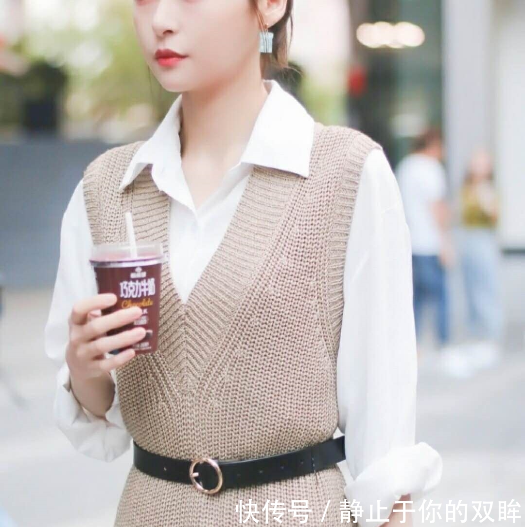  「小妹」白衬衫一不小心穿成酒吧小妹or房产中介？那是你不会穿！