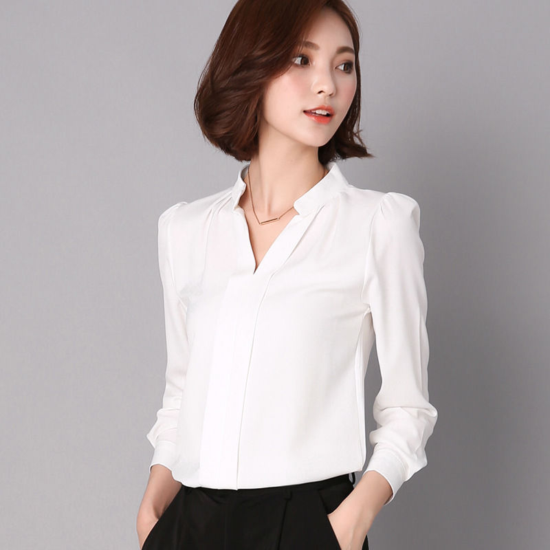 如今的雪纺太美了，搭上小脚裤，简直美爆了