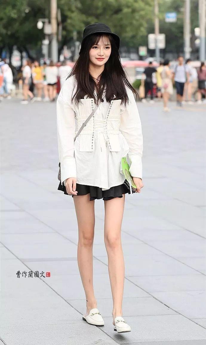 街拍：这些美女不仅拥有大长腿