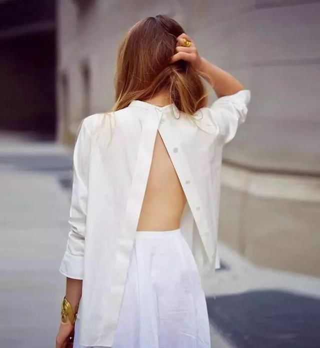 低调地露肉，性感得刚好，唐嫣同款美背了解一下