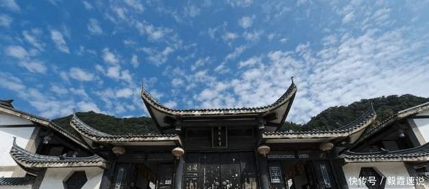 陕西深山藏有中国最危险的房子, 500年前建于悬崖绝壁, 你敢爬吗