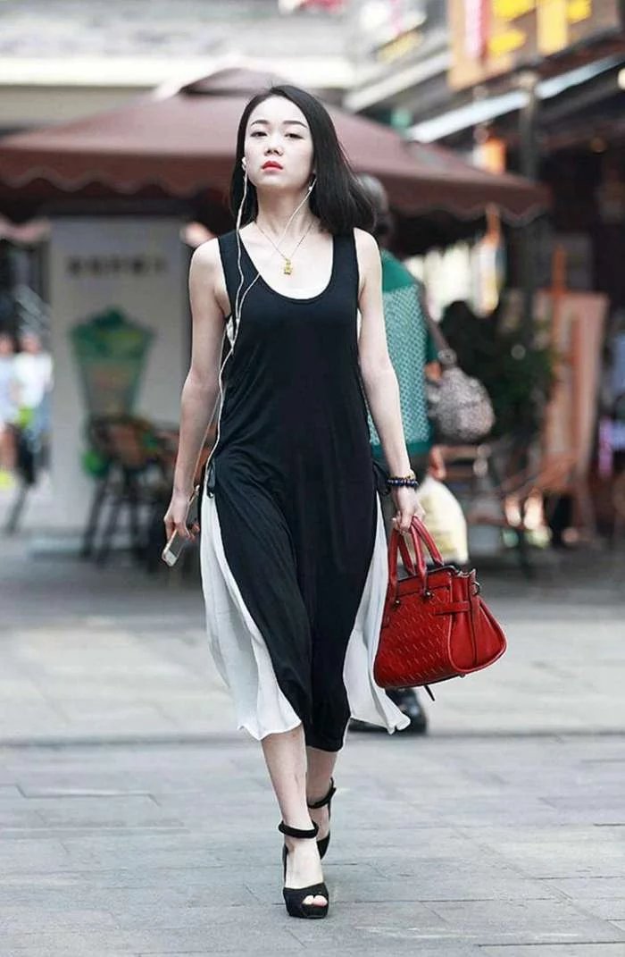 身材高挑, 且比例恰当, 瘦却有型, 都是精致时尚的美女