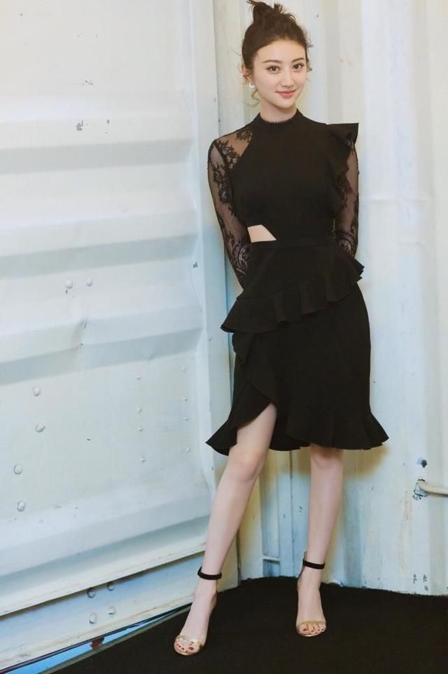 景甜又胖了，网友：短裤下的大腿粗了不止一圈！