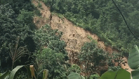 网警辟谣：墨江发生5.9级地震后一段路段塌方的视频系谣言