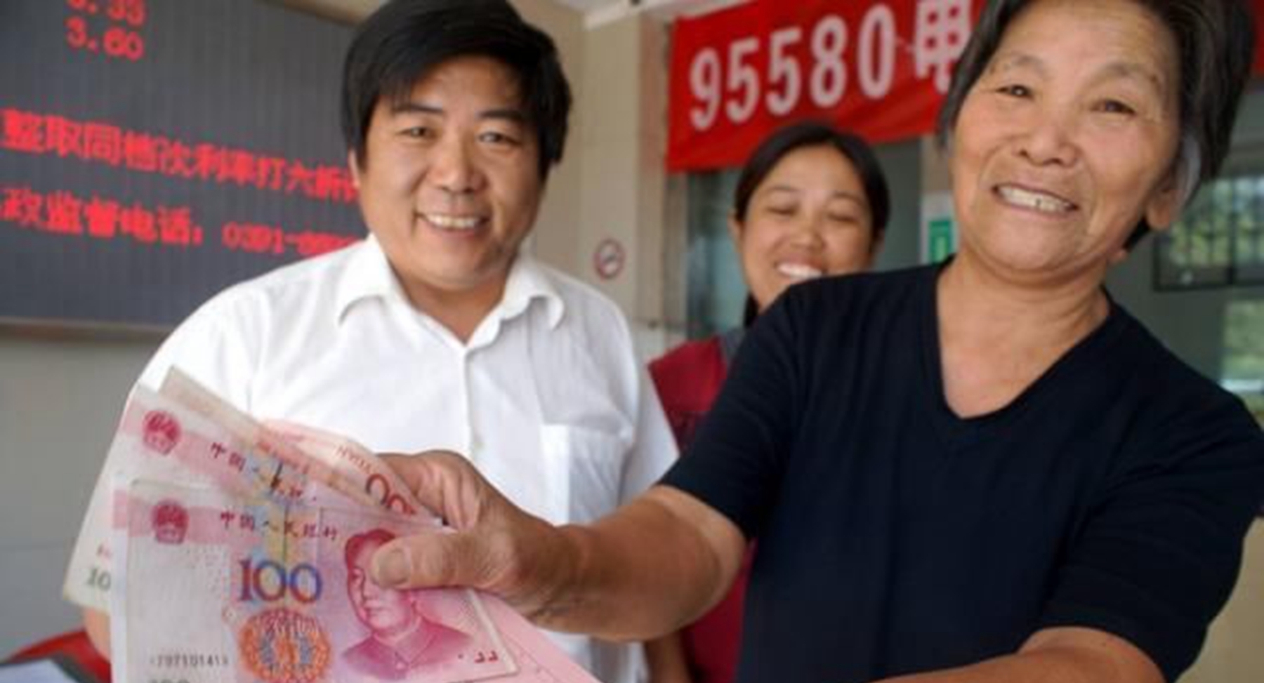 如果农民每年交100元养老保险，交到60岁后，每个月可以领多