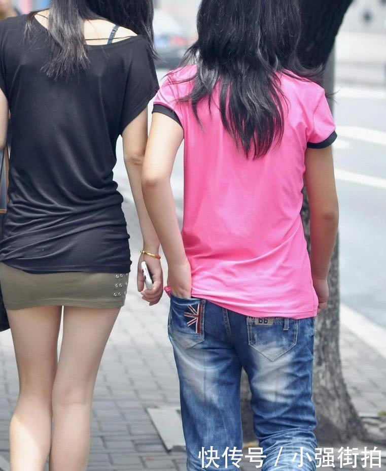 黑色上衣，超短裙的诱惑，小姐姐你还敢走路？