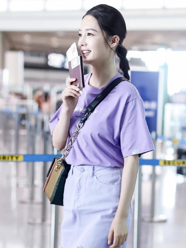 李沁终于会穿了,三套糖果色搭配少女心十足,网友:不老气了!