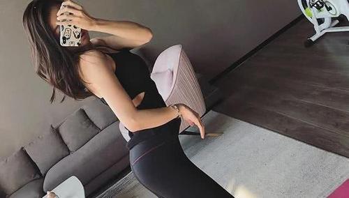 身材上的小缺陷通过一条打底裤，就可以很完美地被掩盖住了！