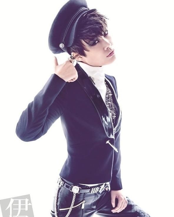 这是李宇春吗？穿上紫色蛋糕裙后，网友：美到认不出来