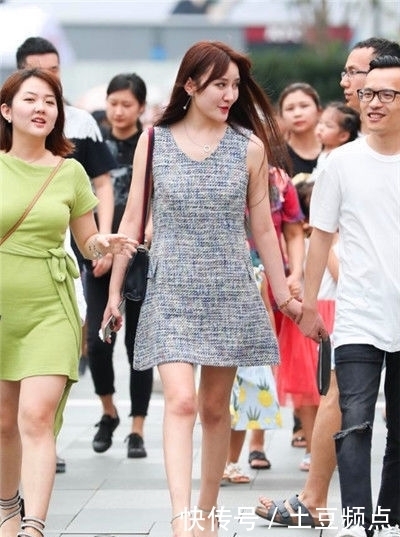  「小姐姐」街拍：优雅洋气的小姐姐，仙女般的气质，唯美大气