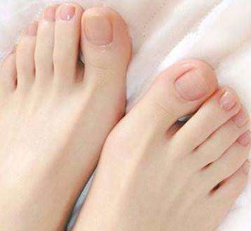 不用羡慕别人的白皙玉足,教你一招,小脚丫变得白皙嫩滑更有光泽