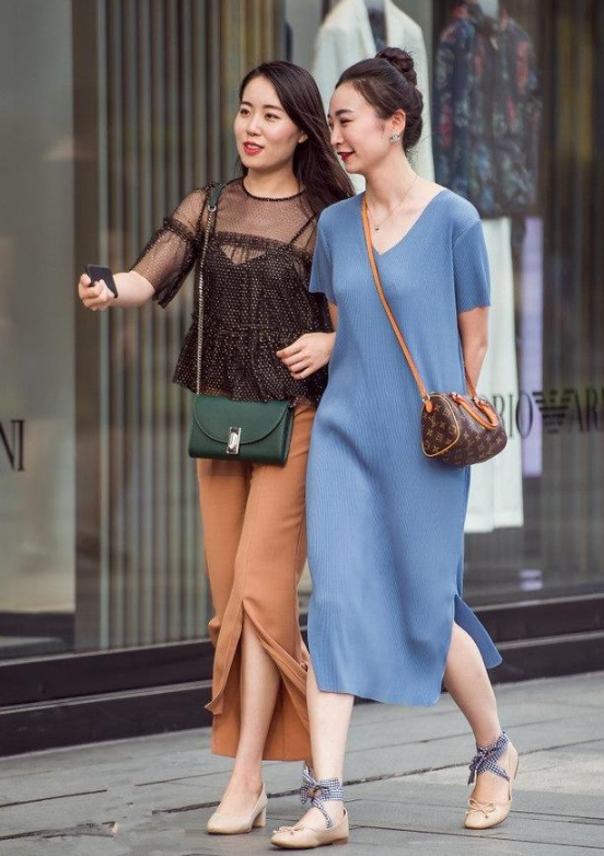 街拍：图1优雅，图2清新，图3小姐姐清凉装扮穿出了完美身材！