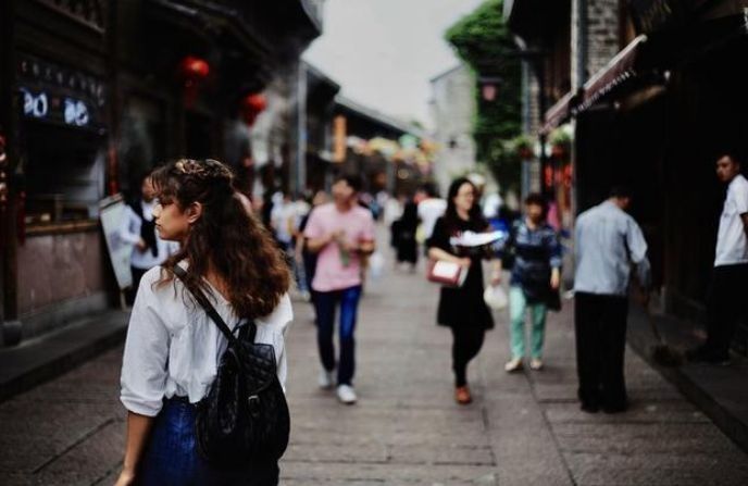  「中国」韩国游客太天真，拿50万韩元在中国玩一个月，网友：还是回家吧