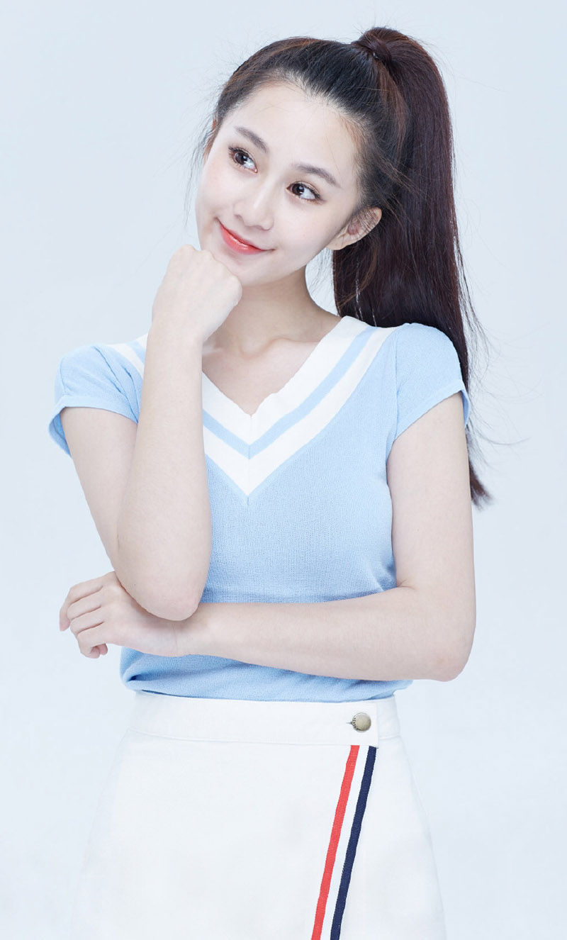 刘颖伦清新甜美时尚写真图片，时尚靓丽，气质迷人!