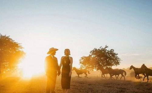 女子自驾游两个月没花一分钱,靠拍照片换食宿
