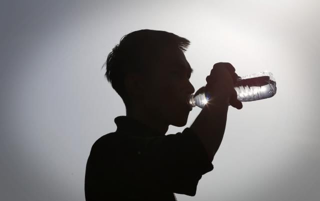  「名校」名校大学毕业生一心想找“铁饭碗”，考公务员失败后回