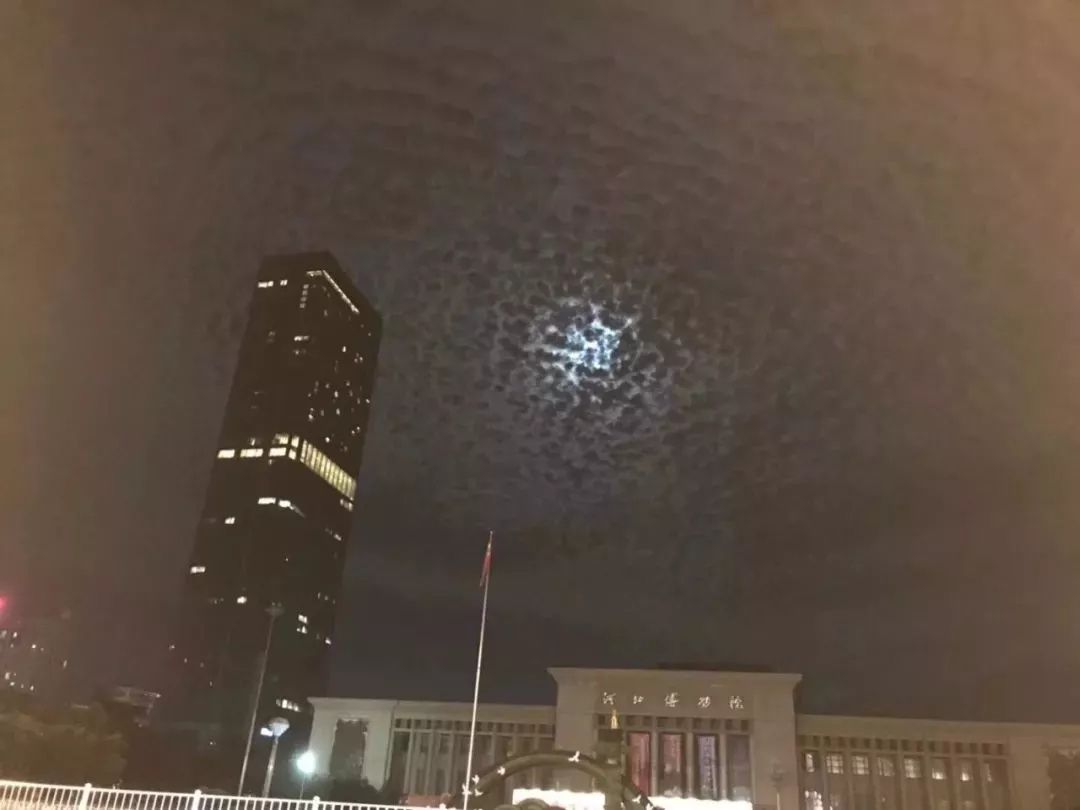 天上惊现“地震云”石家庄又火了？对不起，你又想多了！