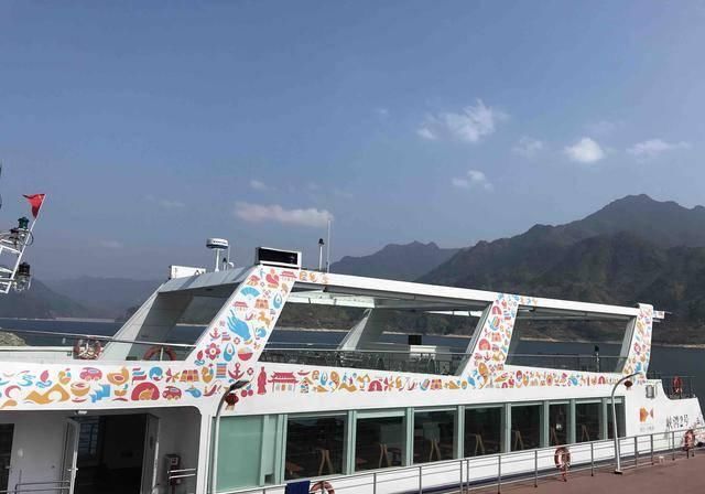 被称浙江三大美女湖之一，曾是浙江最大水电站，如今成旅游度假区