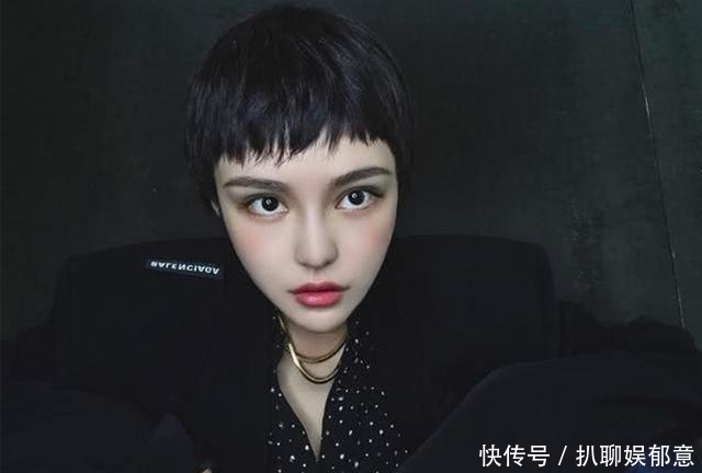 [周扬青上半身]周扬青很果断，剪短发大变样，穿西装够霸气，让人差点认不出