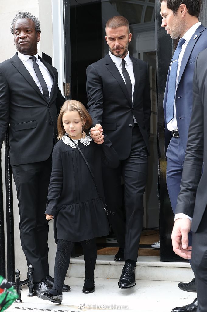 贝克汉姆带小七看时装秀 小七好像小仙女