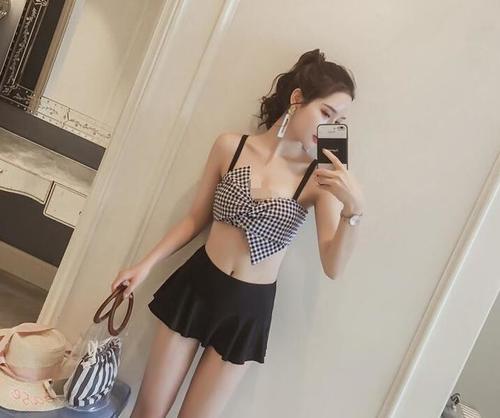 小清新泳衣美女,穿出清纯可爱的形象,让人顿生怜香惜玉之情!