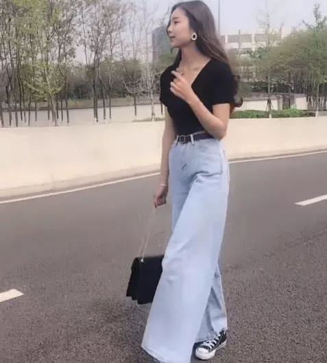 身材■“娃娃脸”女神火了,身材A爆却长了张娃娃脸,好看又时髦!