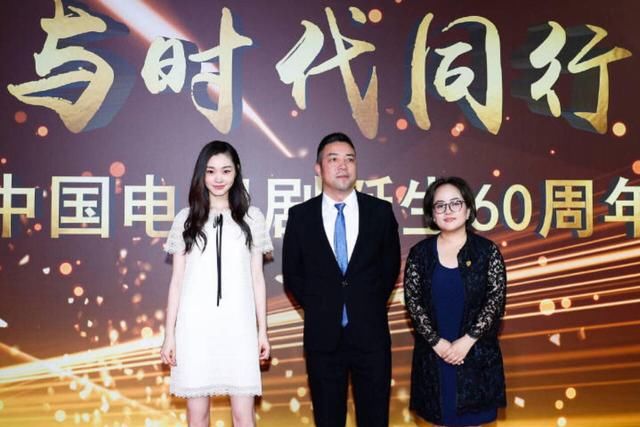 宋轶这风格变得不错，你家女神衣品又晋升了 网友：就是忒瘦了