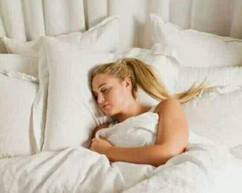 女生睡觉时头发的5种摆法,第4种最美!你是哪一种?