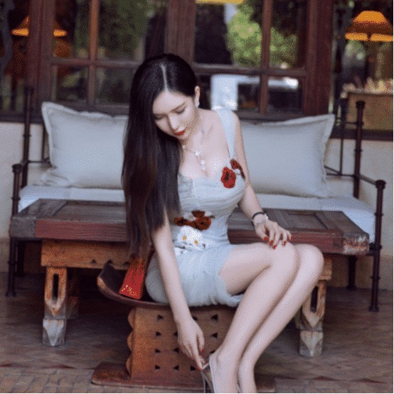 上班|街拍:新来的女秘书,这种短裙适合上班穿吧?真的是优雅又美丽大方